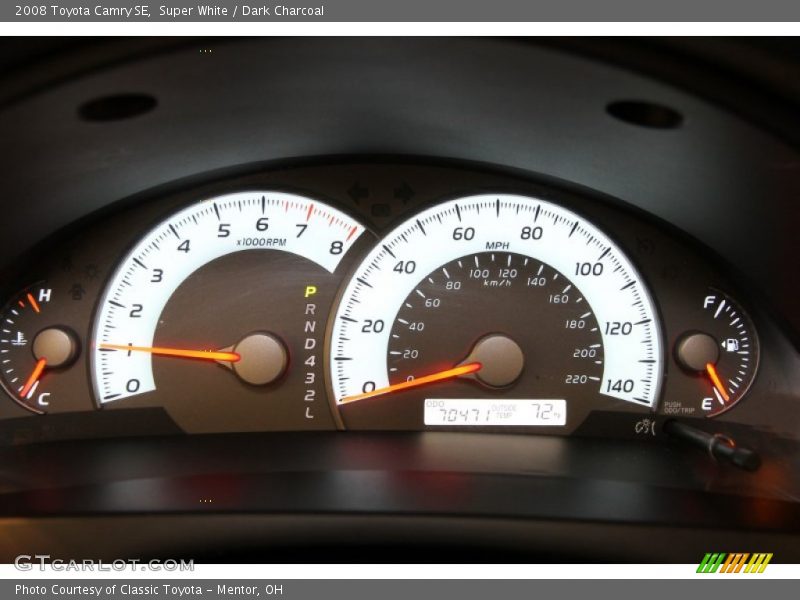 Super White / Dark Charcoal 2008 Toyota Camry SE