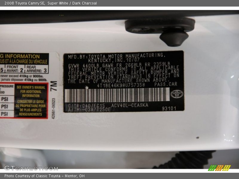 Super White / Dark Charcoal 2008 Toyota Camry SE