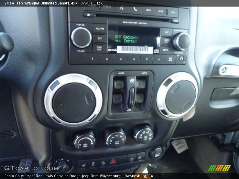 Controls of 2014 Wrangler Unlimited Sahara 4x4