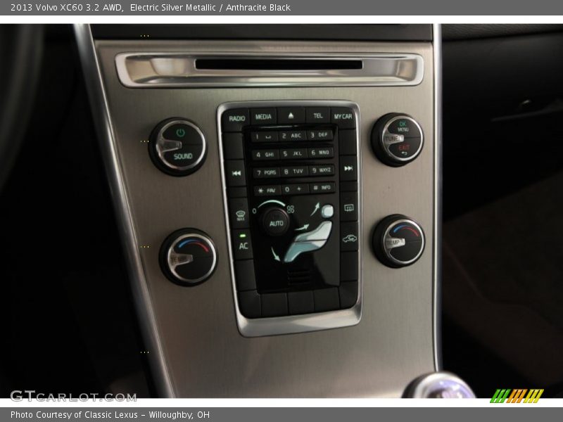 Controls of 2013 XC60 3.2 AWD