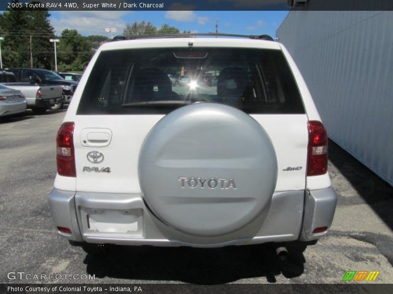 Super White / Dark Charcoal 2005 Toyota RAV4 4WD