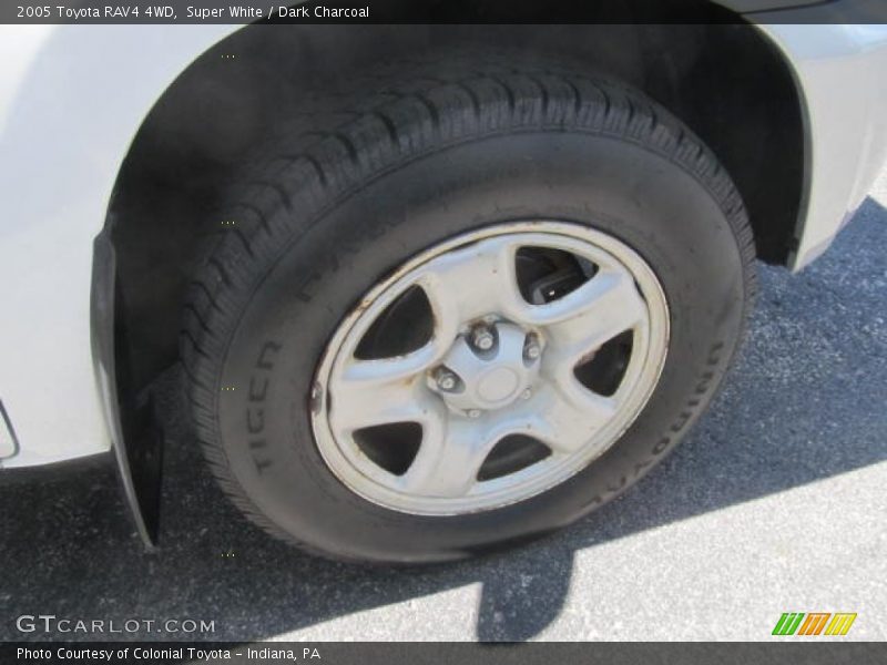 Super White / Dark Charcoal 2005 Toyota RAV4 4WD