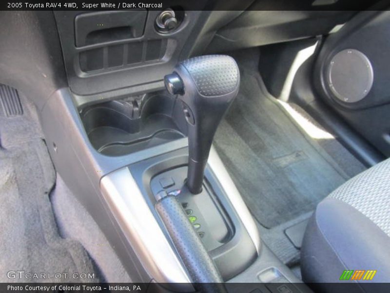 Super White / Dark Charcoal 2005 Toyota RAV4 4WD