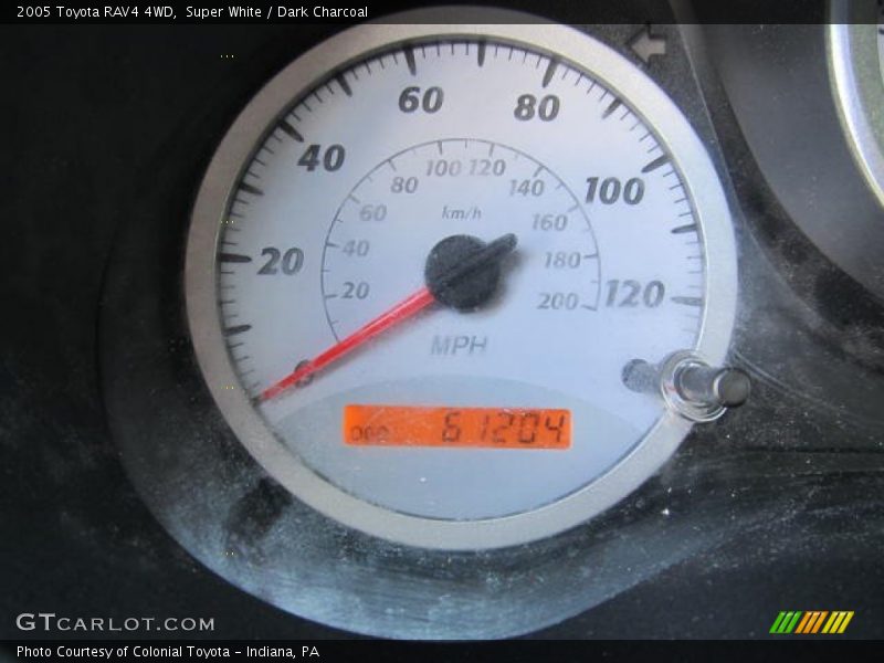 Super White / Dark Charcoal 2005 Toyota RAV4 4WD