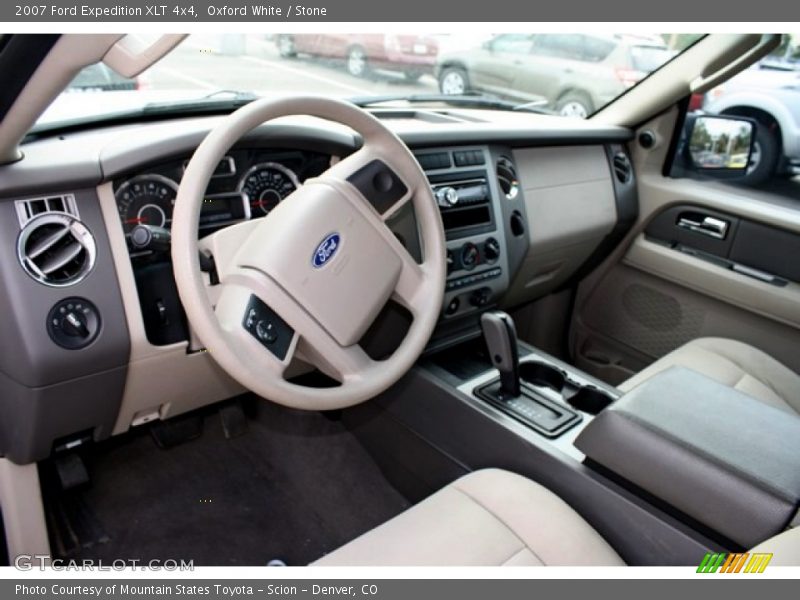 Oxford White / Stone 2007 Ford Expedition XLT 4x4