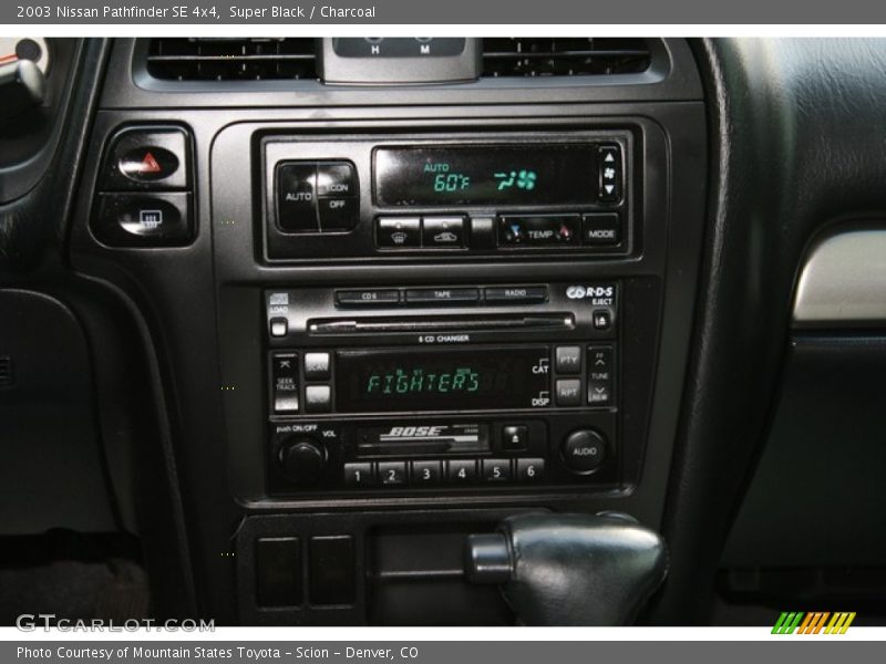 Super Black / Charcoal 2003 Nissan Pathfinder SE 4x4