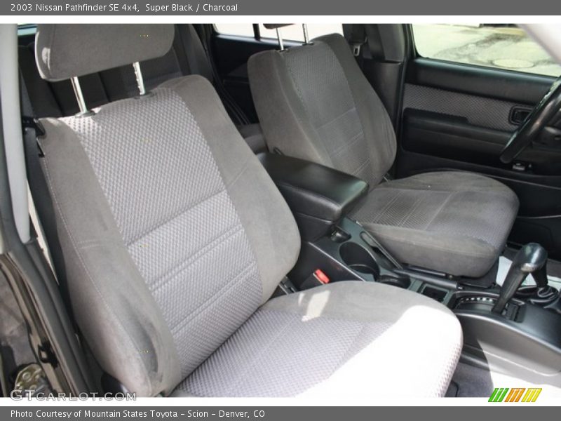 Super Black / Charcoal 2003 Nissan Pathfinder SE 4x4