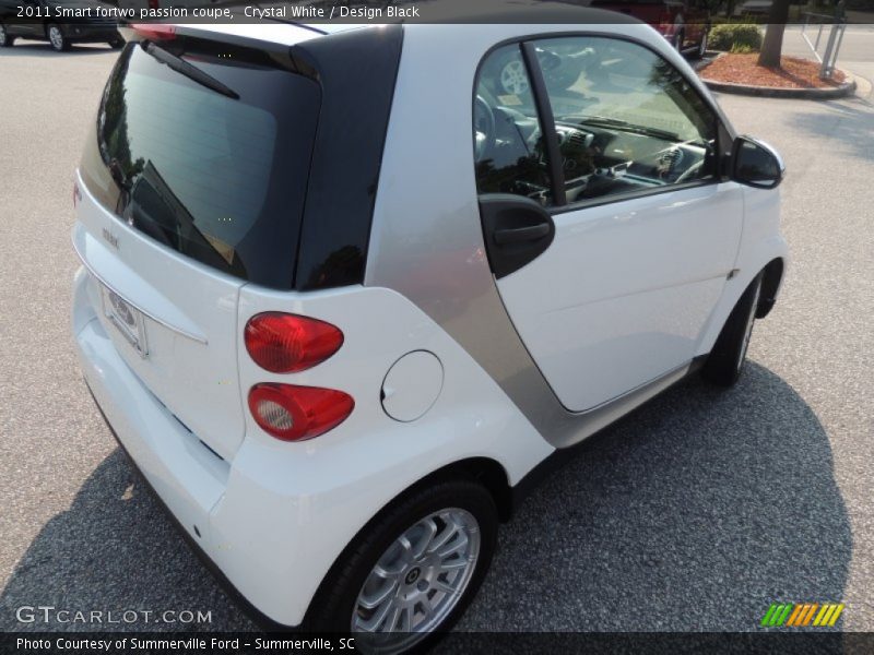 Crystal White / Design Black 2011 Smart fortwo passion coupe