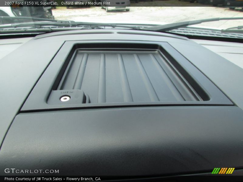 Oxford White / Medium Flint 2007 Ford F150 XL SuperCab