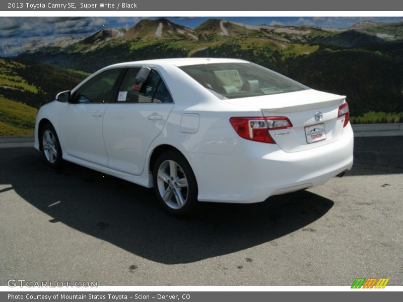 Super White / Black 2013 Toyota Camry SE