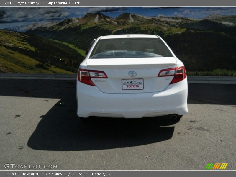 Super White / Black 2013 Toyota Camry SE