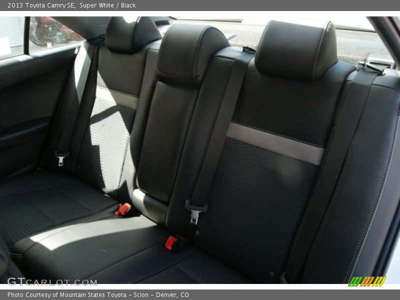 Super White / Black 2013 Toyota Camry SE