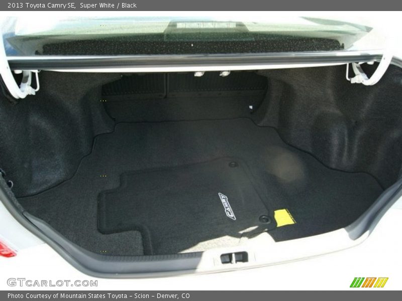 Super White / Black 2013 Toyota Camry SE
