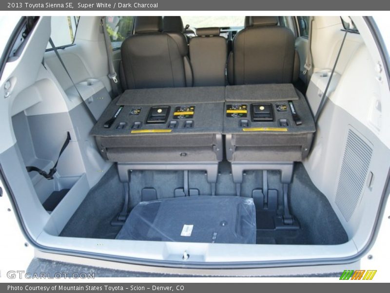 Super White / Dark Charcoal 2013 Toyota Sienna SE