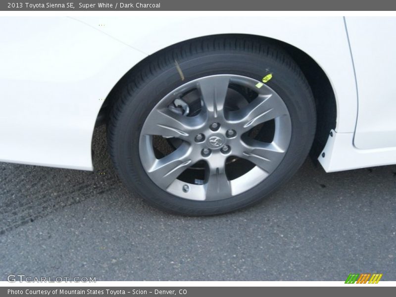 Super White / Dark Charcoal 2013 Toyota Sienna SE