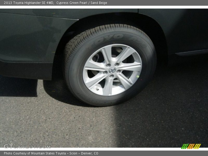 Cypress Green Pearl / Sand Beige 2013 Toyota Highlander SE 4WD