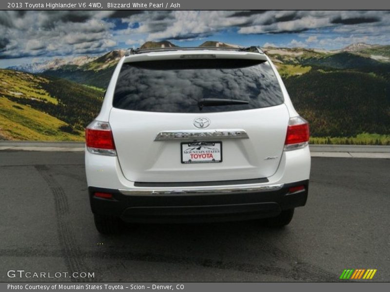 Blizzard White Pearl / Ash 2013 Toyota Highlander V6 4WD
