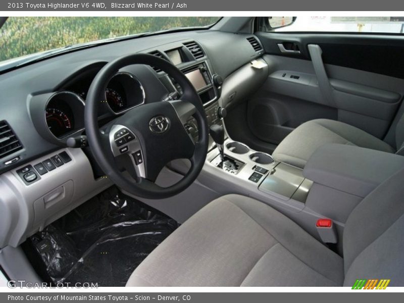 Blizzard White Pearl / Ash 2013 Toyota Highlander V6 4WD