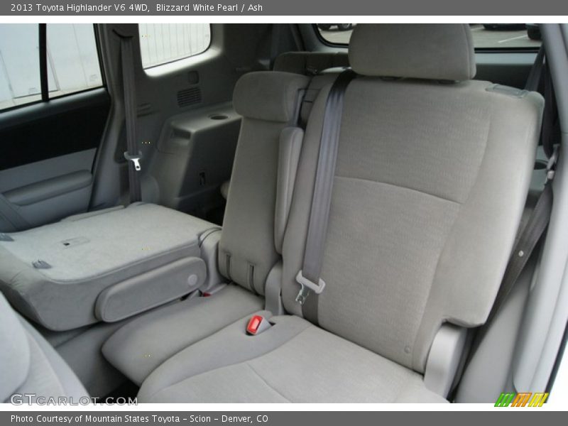 Blizzard White Pearl / Ash 2013 Toyota Highlander V6 4WD