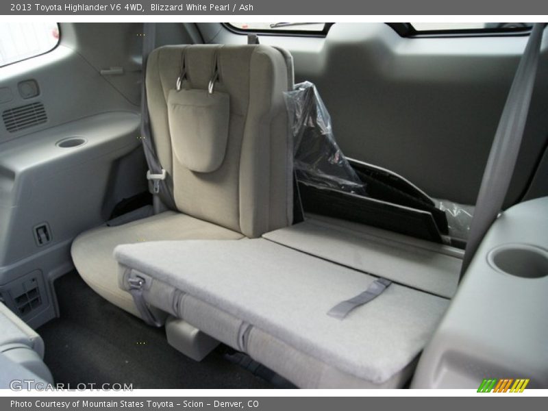 Blizzard White Pearl / Ash 2013 Toyota Highlander V6 4WD