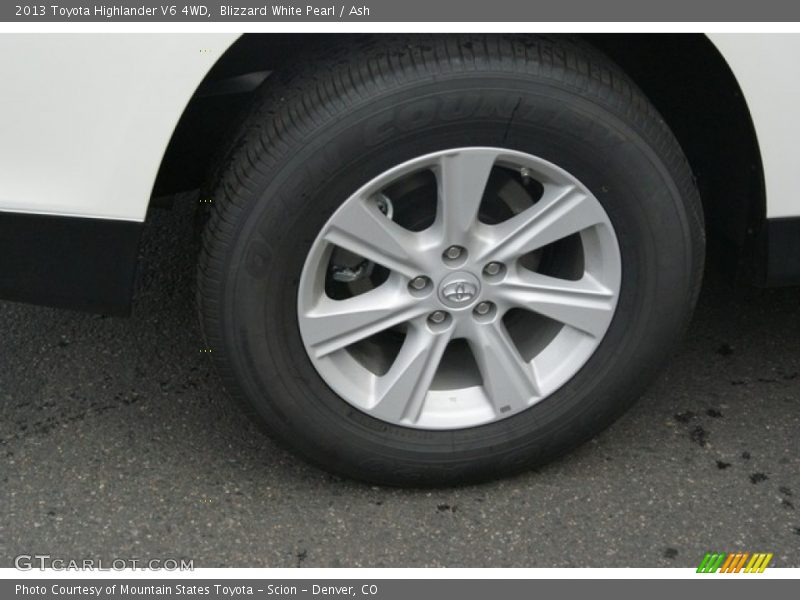 Blizzard White Pearl / Ash 2013 Toyota Highlander V6 4WD