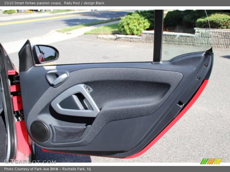 Door Panel of 2010 fortwo passion coupe