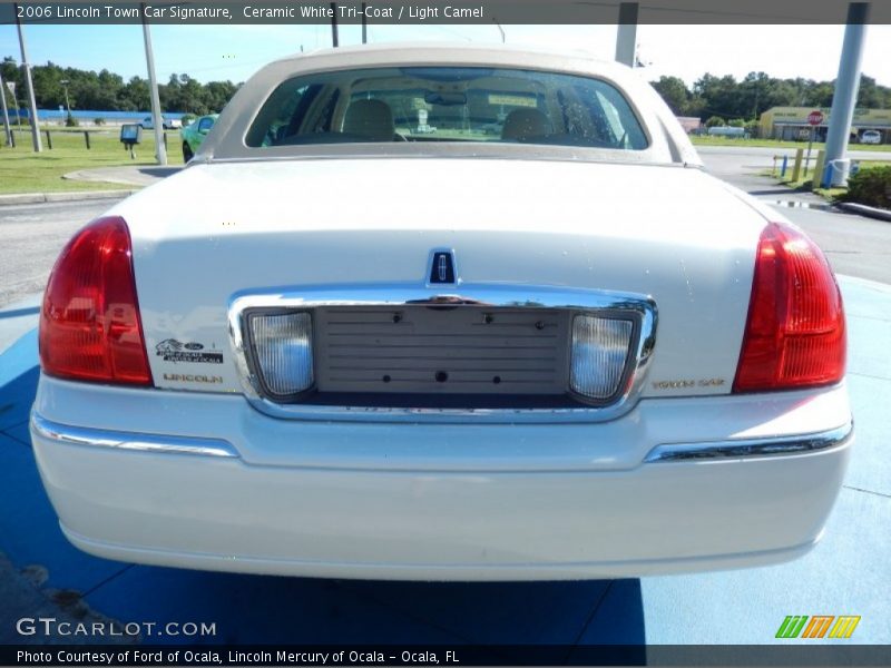 Ceramic White Tri-Coat / Light Camel 2006 Lincoln Town Car Signature
