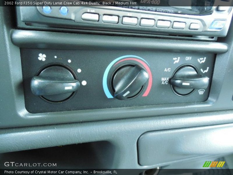 Controls of 2002 F350 Super Duty Lariat Crew Cab 4x4 Dually