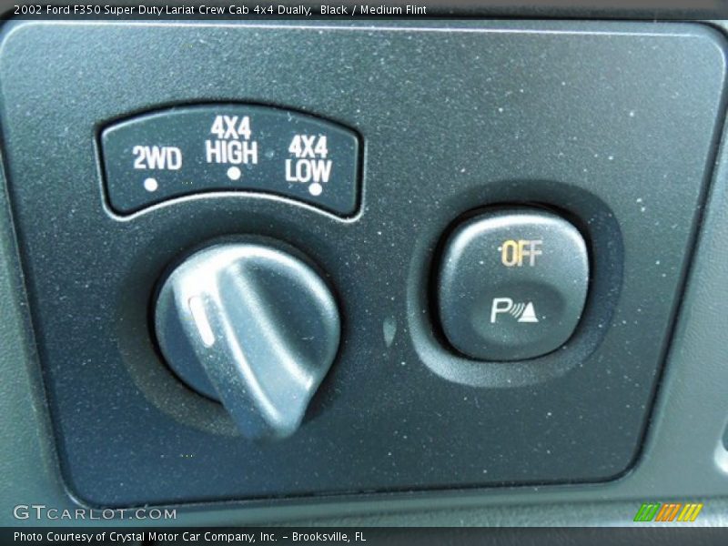 Controls of 2002 F350 Super Duty Lariat Crew Cab 4x4 Dually
