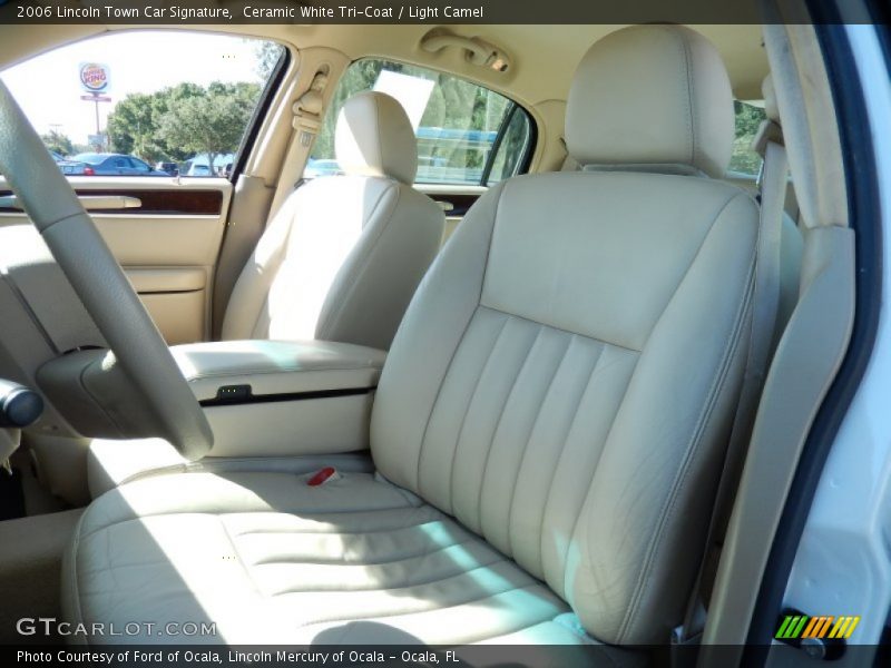 Front Seat of 2006 Town Car Signature