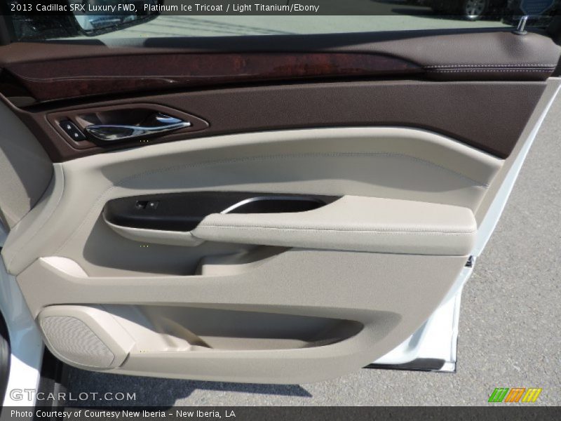 Platinum Ice Tricoat / Light Titanium/Ebony 2013 Cadillac SRX Luxury FWD