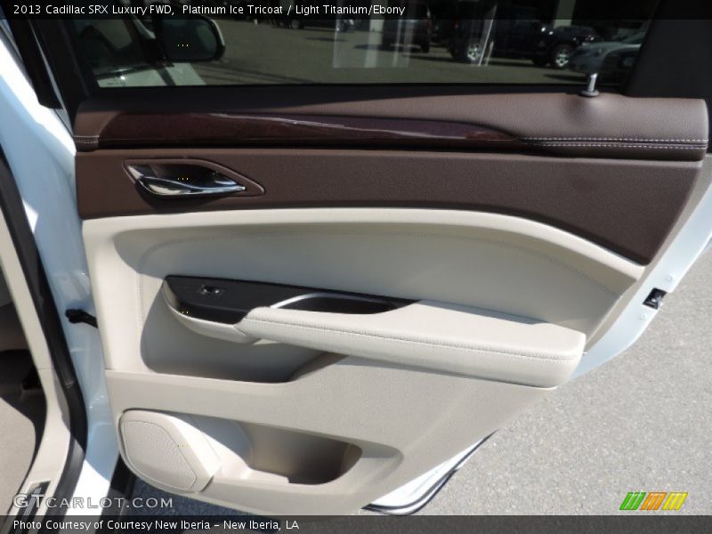 Platinum Ice Tricoat / Light Titanium/Ebony 2013 Cadillac SRX Luxury FWD