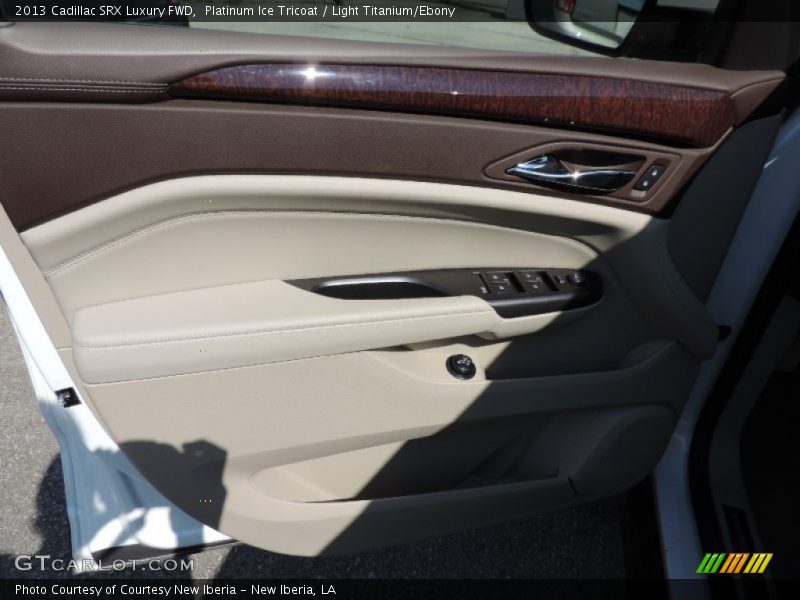 Platinum Ice Tricoat / Light Titanium/Ebony 2013 Cadillac SRX Luxury FWD
