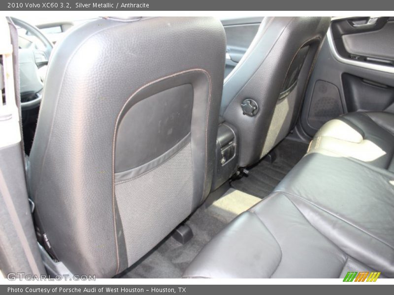 Silver Metallic / Anthracite 2010 Volvo XC60 3.2