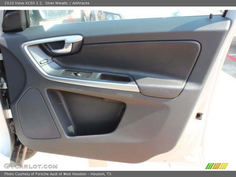 Silver Metallic / Anthracite 2010 Volvo XC60 3.2