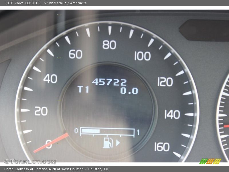 Silver Metallic / Anthracite 2010 Volvo XC60 3.2