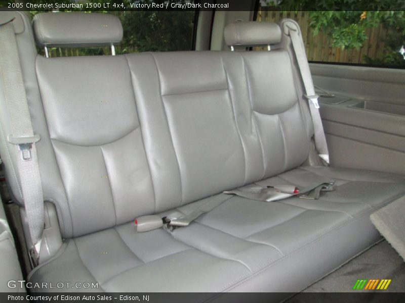 Victory Red / Gray/Dark Charcoal 2005 Chevrolet Suburban 1500 LT 4x4