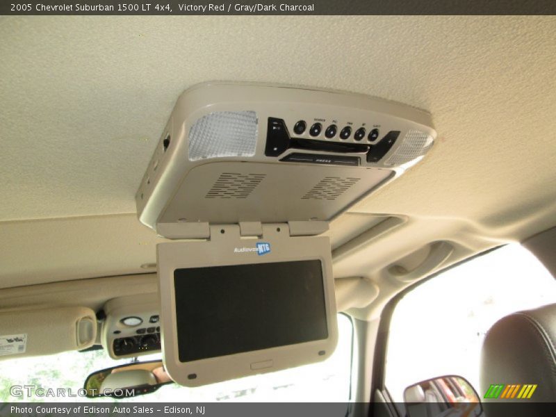 Victory Red / Gray/Dark Charcoal 2005 Chevrolet Suburban 1500 LT 4x4