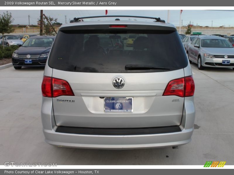 Mercury Sliver Metallic / Aero Grey 2009 Volkswagen Routan SEL