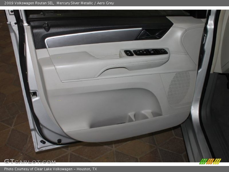 Mercury Sliver Metallic / Aero Grey 2009 Volkswagen Routan SEL