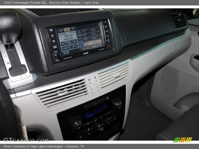 Mercury Sliver Metallic / Aero Grey 2009 Volkswagen Routan SEL