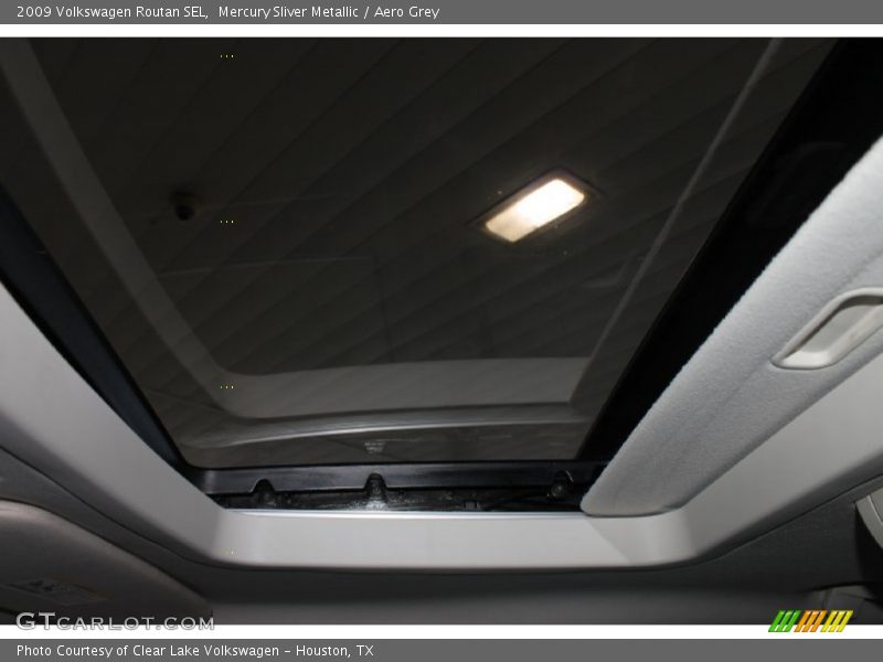 Mercury Sliver Metallic / Aero Grey 2009 Volkswagen Routan SEL