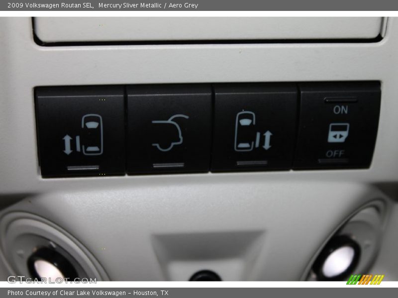Mercury Sliver Metallic / Aero Grey 2009 Volkswagen Routan SEL