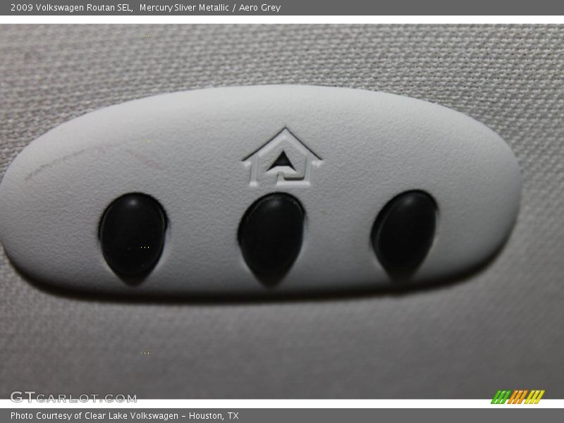 Mercury Sliver Metallic / Aero Grey 2009 Volkswagen Routan SEL