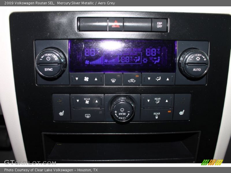 Mercury Sliver Metallic / Aero Grey 2009 Volkswagen Routan SEL