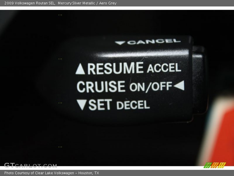 Mercury Sliver Metallic / Aero Grey 2009 Volkswagen Routan SEL