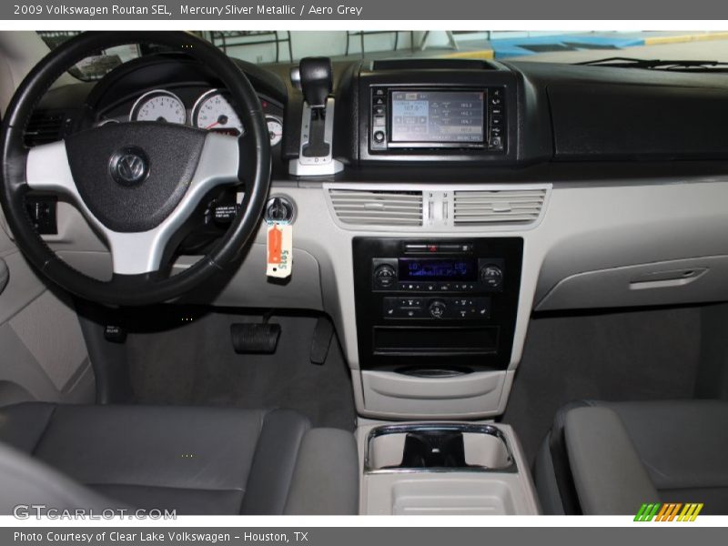 Mercury Sliver Metallic / Aero Grey 2009 Volkswagen Routan SEL