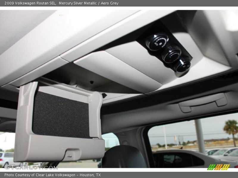 Mercury Sliver Metallic / Aero Grey 2009 Volkswagen Routan SEL