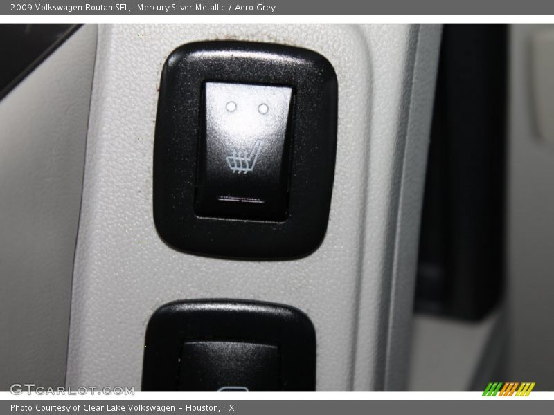 Mercury Sliver Metallic / Aero Grey 2009 Volkswagen Routan SEL