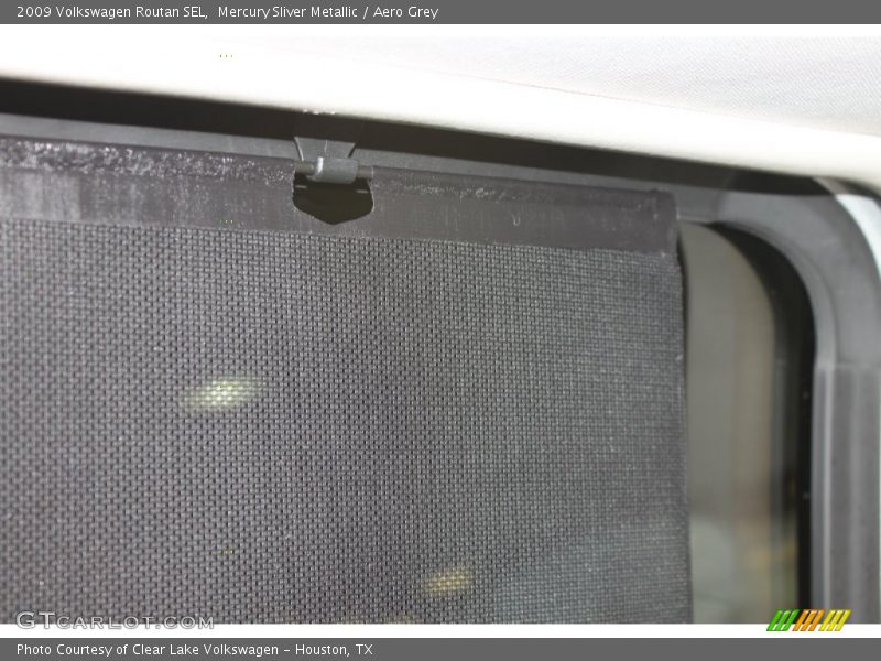 Mercury Sliver Metallic / Aero Grey 2009 Volkswagen Routan SEL
